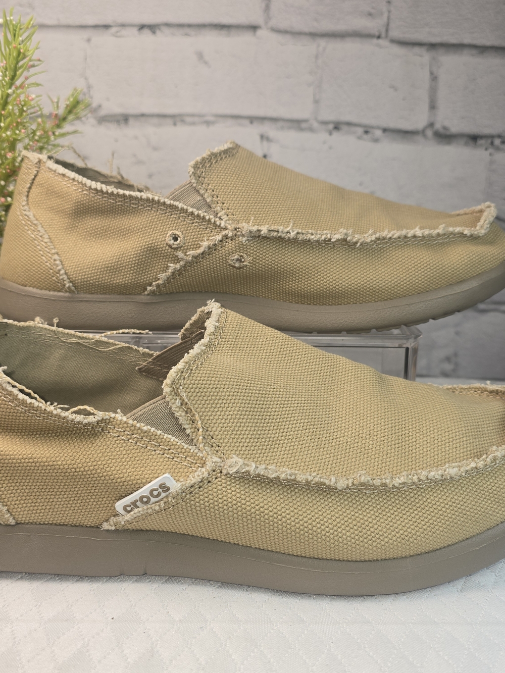 CROCS MENS SANTA CRUZ SLIP-ON LOAFERS KHAKI TAN CANVAS DISTRESSED CASUAL 9 - Picture 3 of 8